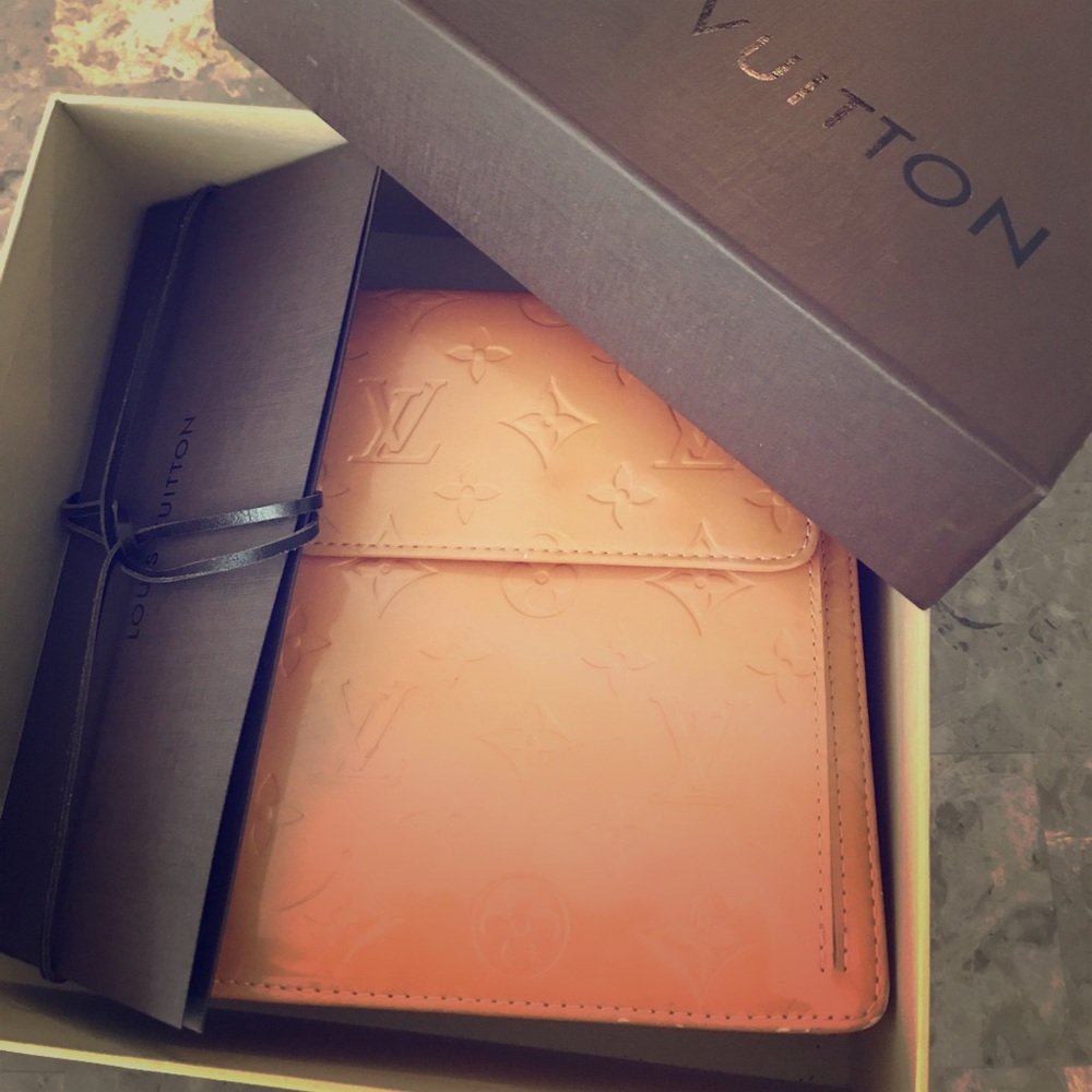 Louis Vuitton Mott vernis apricot